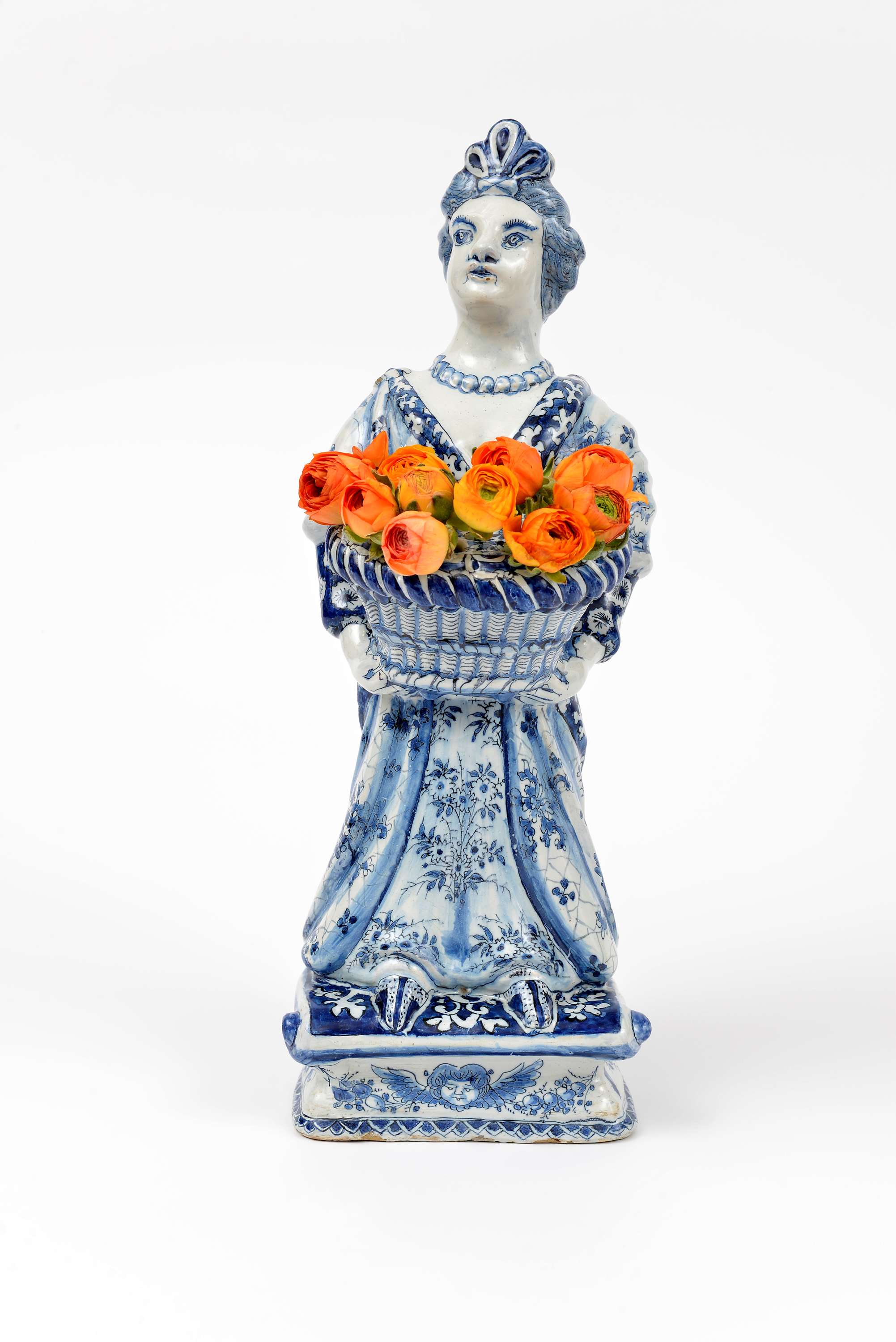 Žardiniéra v podobě královny Marie II. / delfská fajáns / Delft / kolem 1690 / foto: Aronson Antiquairs