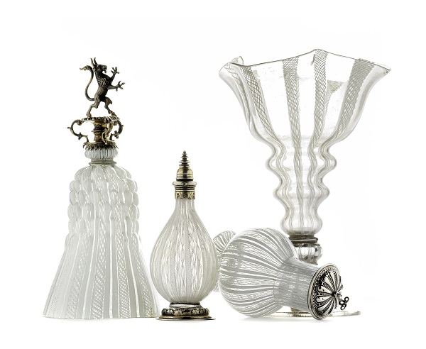 Skupina předmětů z&nbsp;filigránového skla / Benátky a &bdquo;à la façon de Venise&ldquo; / 16. &ndash; 17. století / foto: Kunstkammer Georg Laue