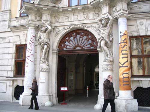 Aukčn&iacute; dům im Kinsky