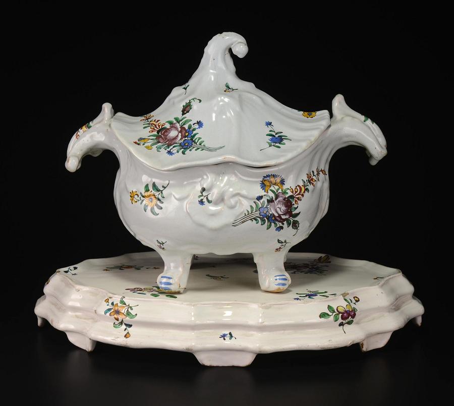 Terina s podnosem / Slovensko, Holíč / kolem 1770