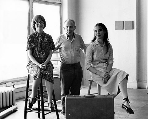 Manžel&eacute; s americkou mal&iacute;řkou Eddou Renouf v roce 1982